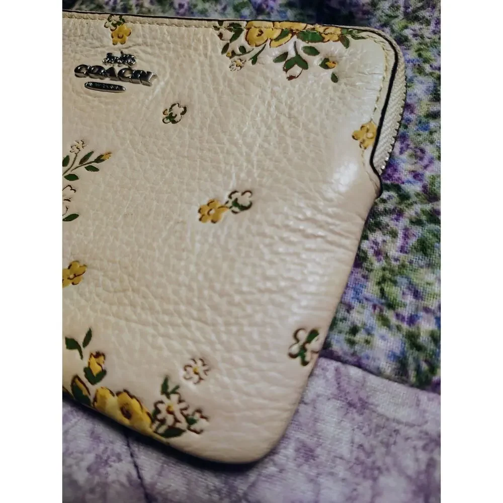 Coach corner zip